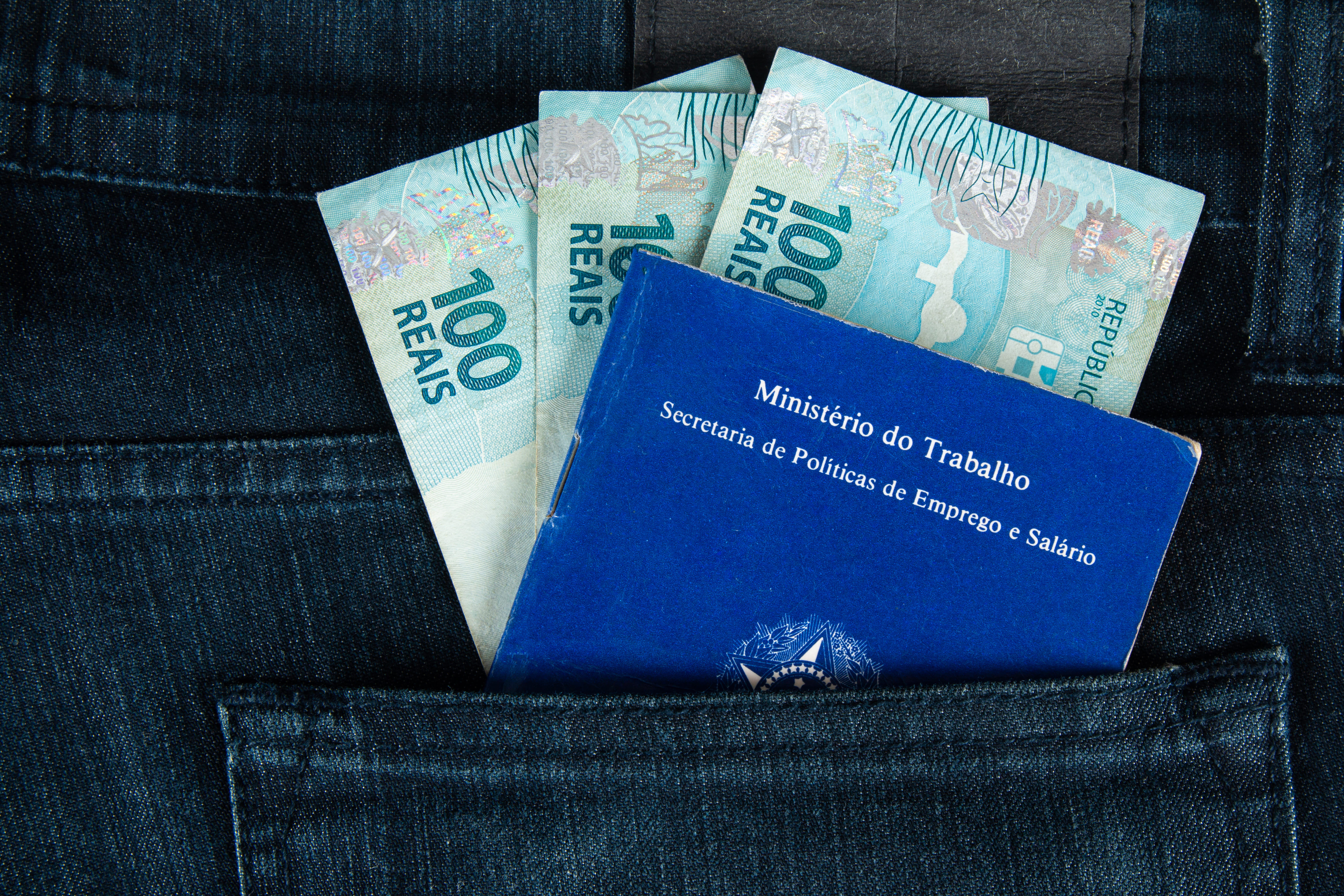 Salário mínimo tem aumento além da inflação e chega a R$ 1.412,00